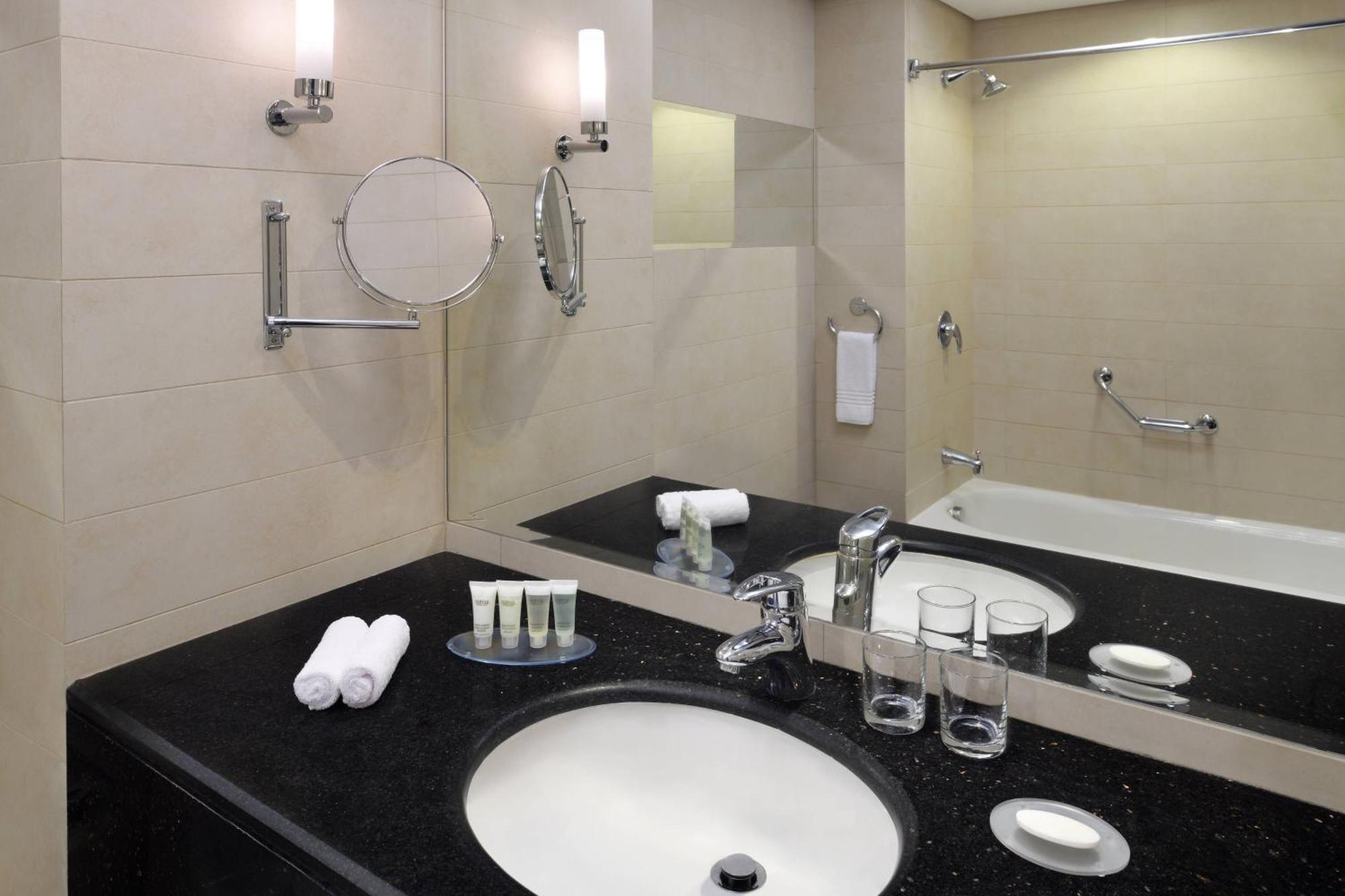 Courtyard By Marriott Riyadh Diplomatic Quarter Esterno foto
