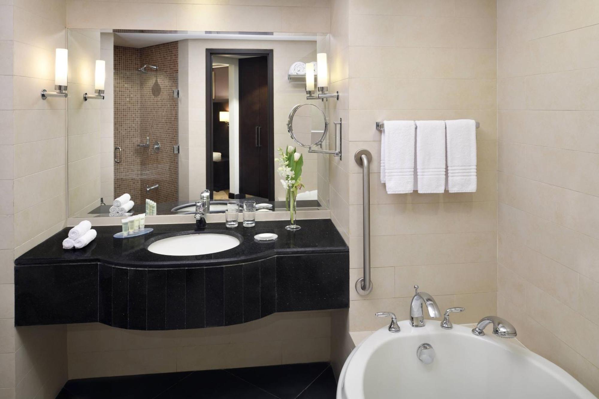Courtyard By Marriott Riyadh Diplomatic Quarter Esterno foto