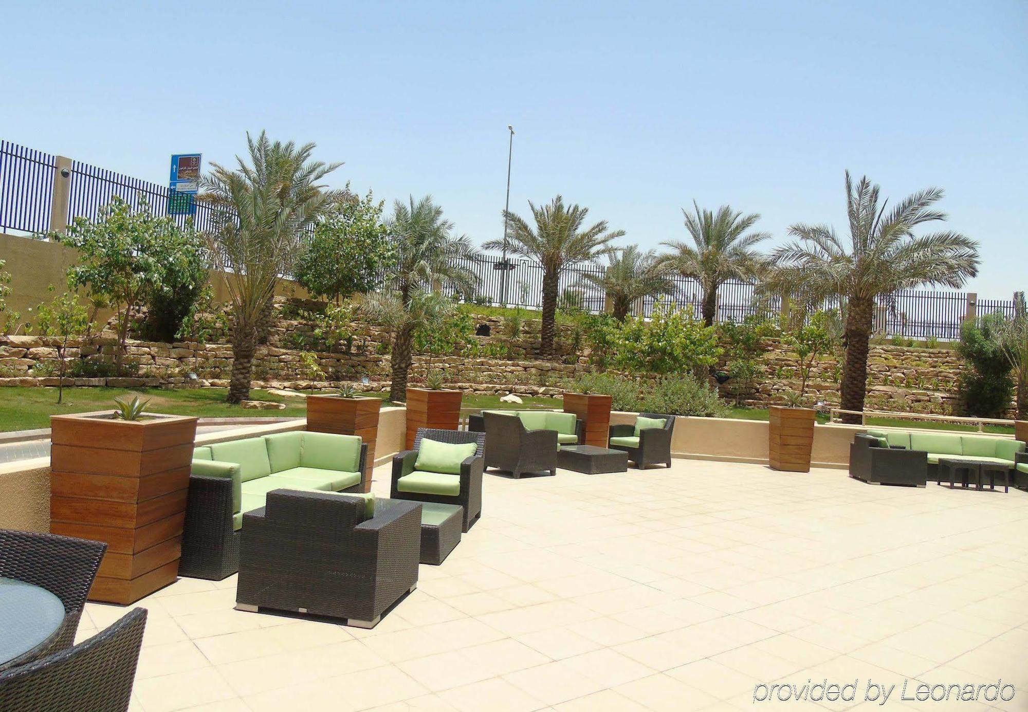 Courtyard By Marriott Riyadh Diplomatic Quarter Esterno foto